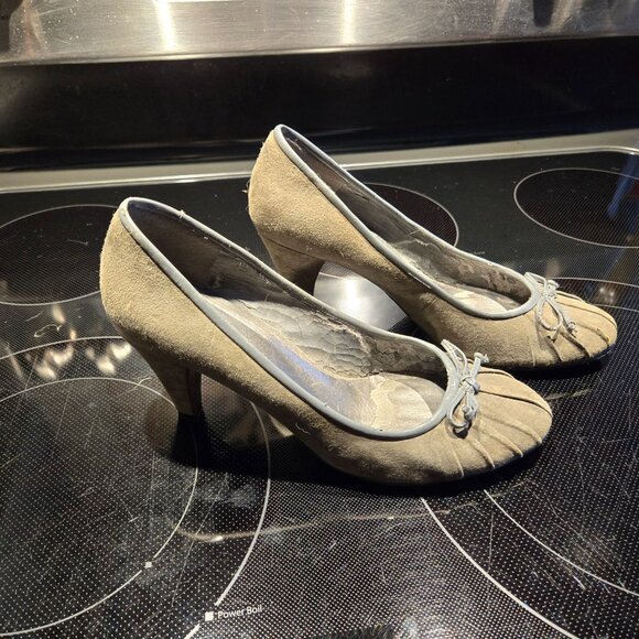 Olive Green Heels with Bows 7 1/2 - Picture 2 of 3